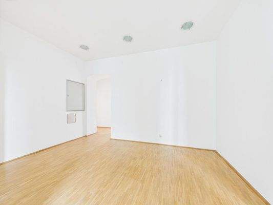 CAM04191G0-PR0046-STILL001