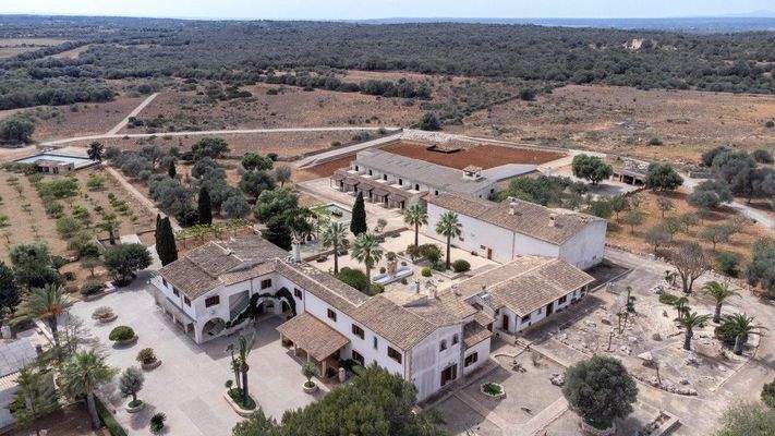 Charmante Finca mit verschiedenen Gebäuden zum Verkauf in Santanyí, Mallorca