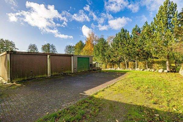 Zwei Garagen und ein Abstellraum