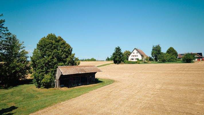 Objektansicht mit Grundstück 