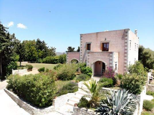 Traditionelle Steinvilla bei Plevriana auf Kreta m