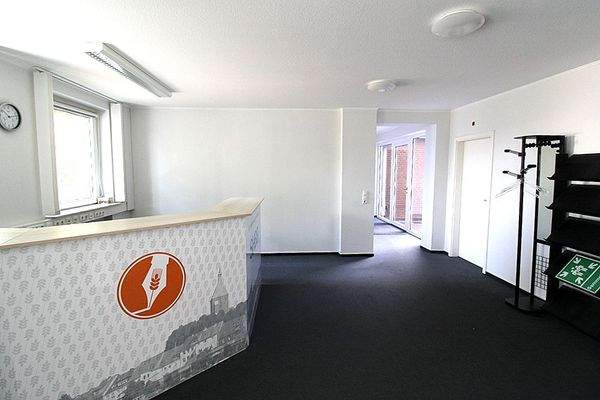 Empfangsbereich auf der unteren Büroebene