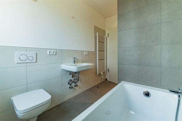 Bad mit Wanne & Dusche