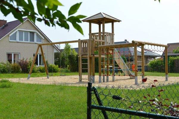 Spielplatz mit Sandkasten