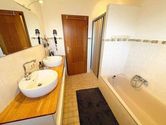 Vollbad im Erdgeschoss