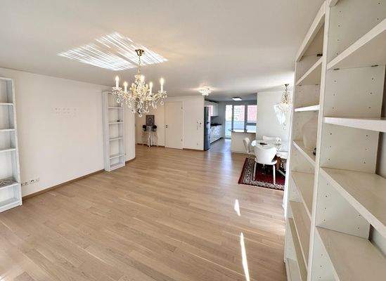 Blick zum Essbereich/zur Küche