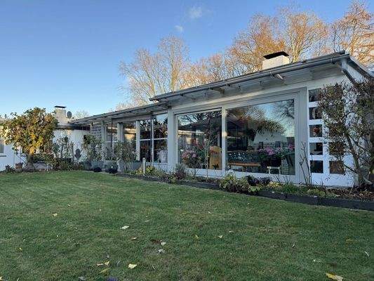 Große, überdachte Terrasse