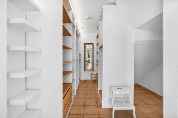 Begehbarer Kleiderschrank