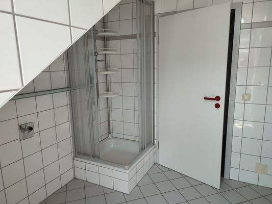 B51-53 - 4. OG li - Bad-Dusche