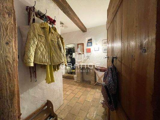 ...dahinter die moderne Heizanlage 