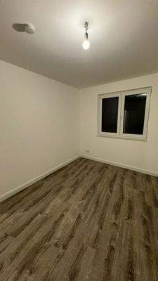 Eins von drei Zimmern im 1. OG