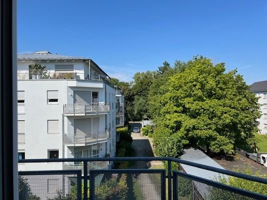 Aussicht vom Balkon ins Grüne