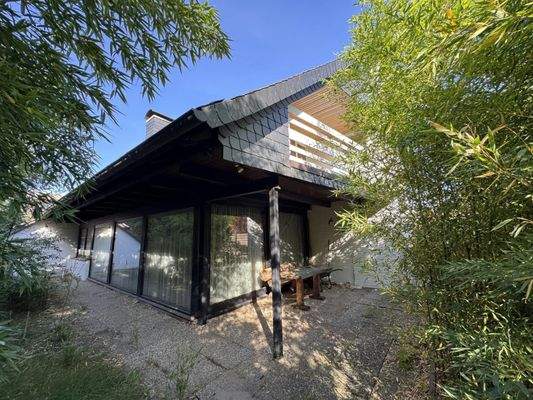 Seitenansicht mit Terrasse