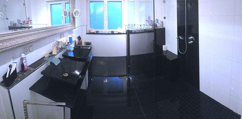 Gemauerte Dusche + Sitzbank