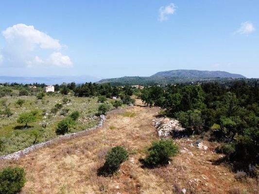 Wundervolles Grundstück zum Verkauf in Xirosterni