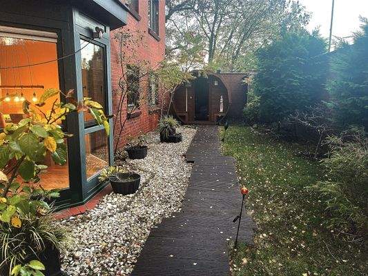 Garten mit Fasssauna (Elektro)