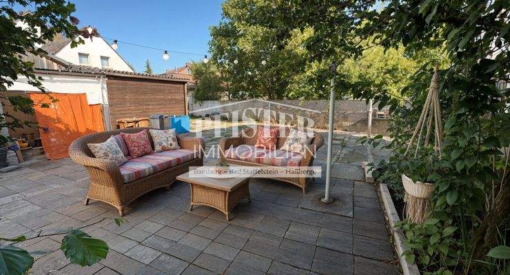 Hofbereich - (KI generiert)