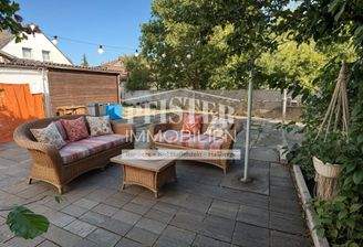 Hofbereich - (KI generiert)