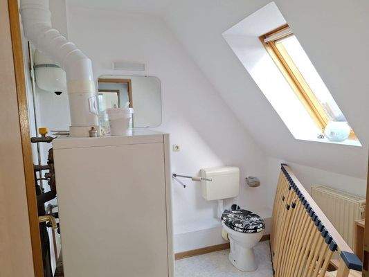 Heizungsraum mit WC im Dachgeschoss
