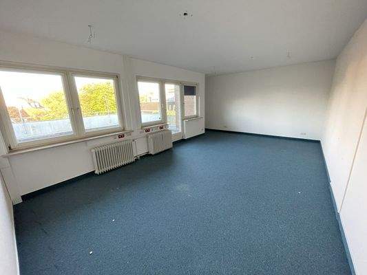 großer Raum vor der Dachterrasse