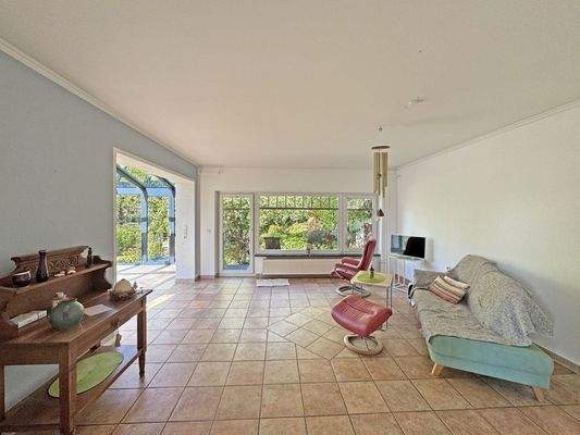 Wohnzimmer mit Wintergarten