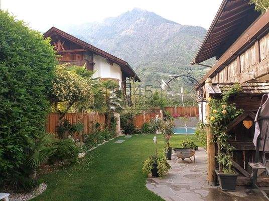 Großzügige Wohnung mit Garten, Pool, Wein- und Partykeller in Algund - Südtirol