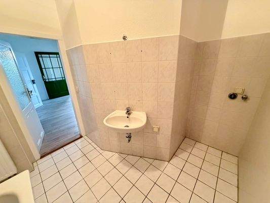 Kleines Bad mit Fliesen