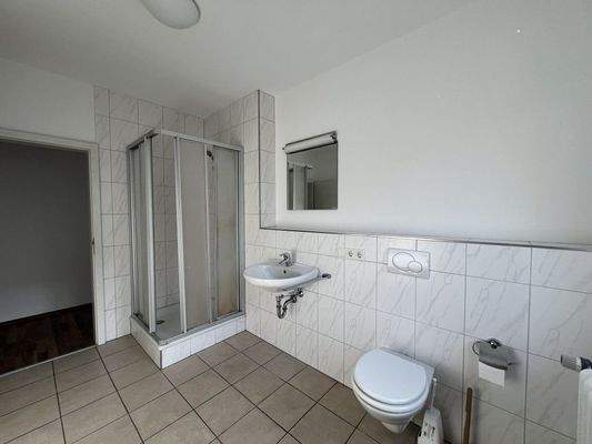 Wohnung-Gießen-Südanlage 9-50019-009-Bad im OG