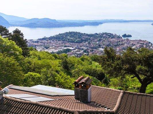 Haus mit Panoramseeblick