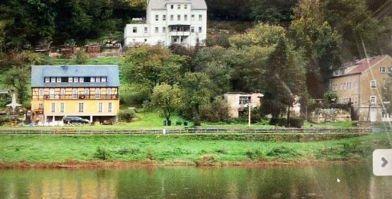 Blick vom gegenüberliegenden Elbufer