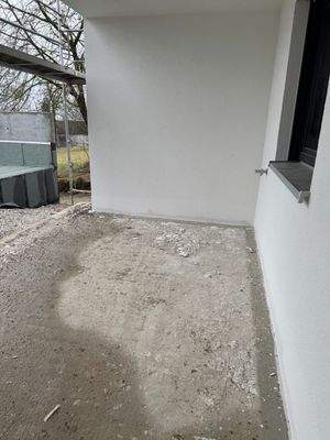 Terrasse mit Garten.