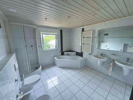 Badezimmer 1. OG