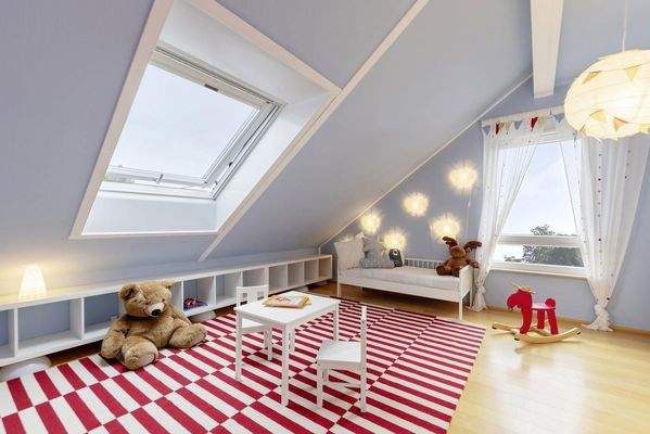 helle Zimmer im Dachgeschoss