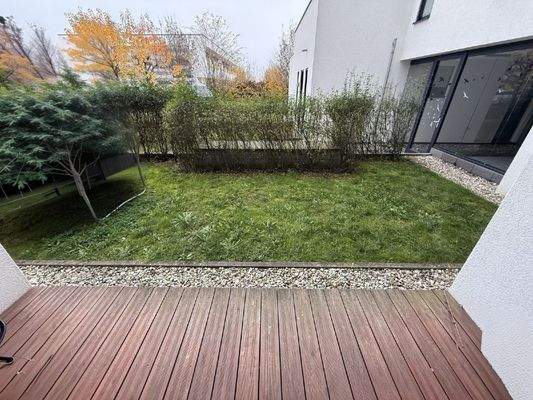 Terrasse mit Garten