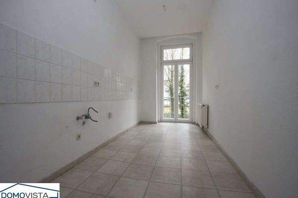 Küche mit Zugang zum Balkon 1.OG links