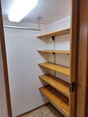 Abstellraum im Keller ohne Fenster