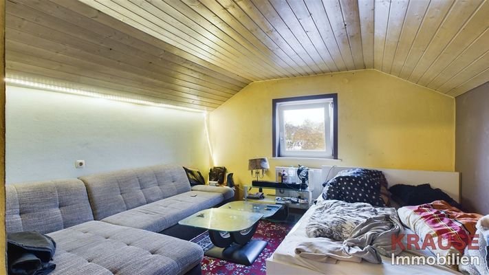 Wohn-/Schlafzimmer DG