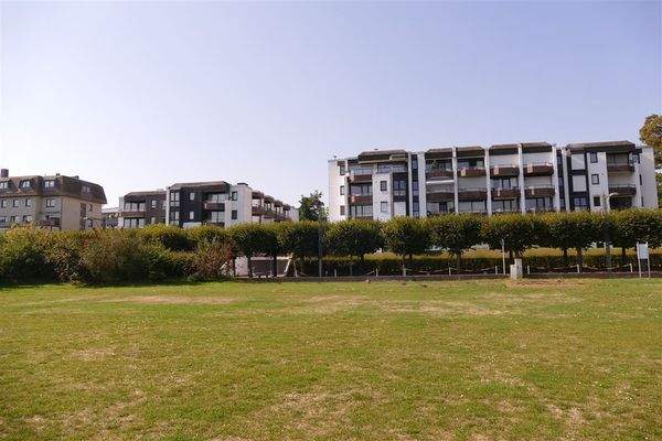Blick vom Strand auf die Parkresidenz