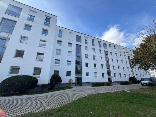 Breiter Privatweg zu den Hauseingängen