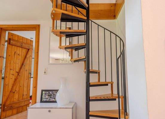 Spiraltreppe im Eingangsbereich