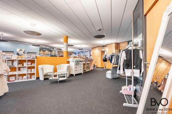 Moderne Präsentationsfläche mit flexibler Raumaufteilung