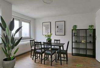 Esstisch im Wohnzimmer