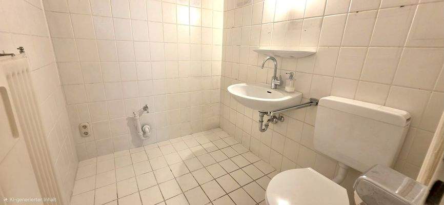 WC mit Waschbecken und Waschmaschinenanschluss