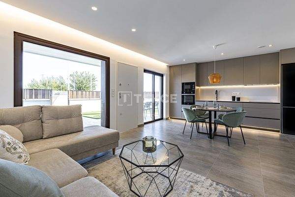 Contemporary Apartments with Communal Pool in Pilar de la Horadada