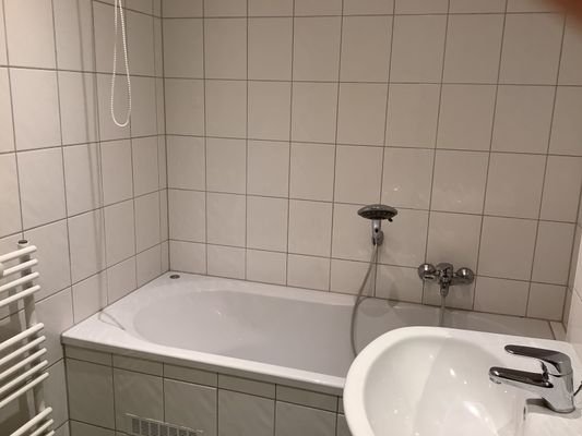 Bad mit Wanne