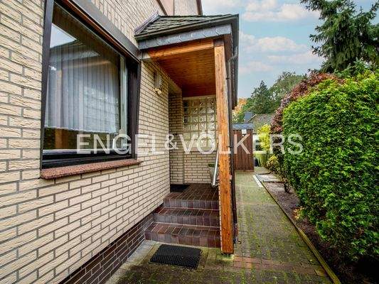 überdachter Eingang