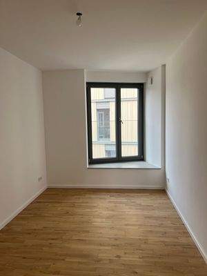 Leerer Raum mit Fenster