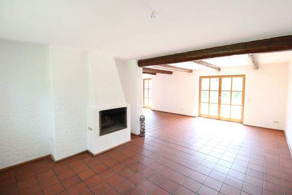 Wohnzimmer mit Kamin