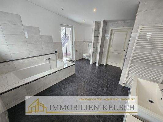 Dusch- und Wannenbad 2 OG