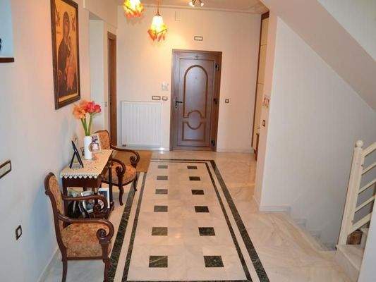 Kreta, Agios Nikolaos: Exklusive Immobilie zu verkaufen. Luxuriöse Villa mit fünf Schlafzimmern